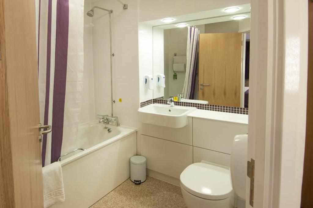 Premier Inn London Hanger Lane Exterior photo